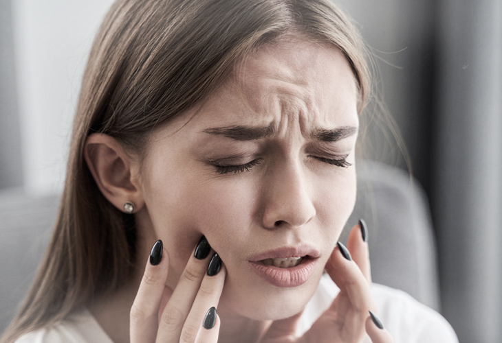 Сколько болят зубы после отбеливания?